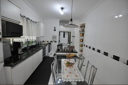 Casa à venda com 133m², 3 quartos e 2 vagasCozinha