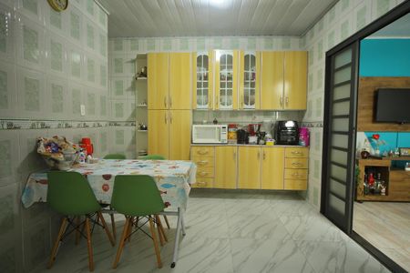Casa à venda com 142m², 3 quartos e 2 vagasCozinha 