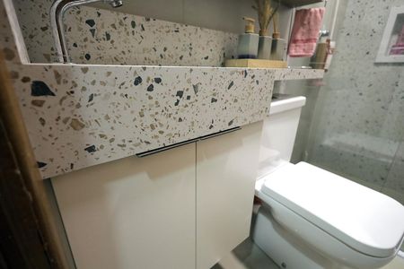 Apartamento à venda com 48m², 2 quartos e 1 vaga Apartamento à venda com 48m², 2 quartos e 1 vagaBanheiro