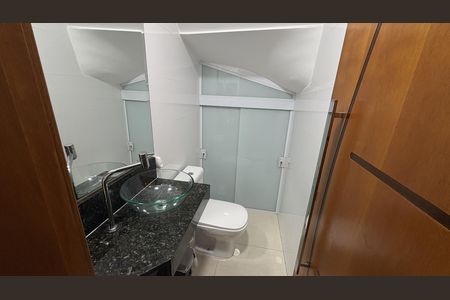 Casa à venda com 126m², 3 quartos e 2 vagas Casa à venda com 126m², 3 quartos e 2 vagasBanheiro Térreo