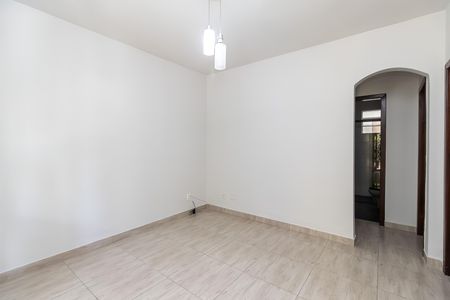 Sala de casa à venda com 2 quartos, 50m² em Serrano, Belo Horizonte