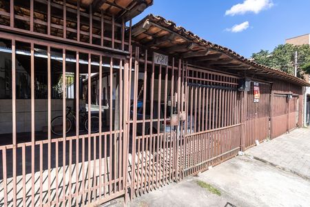 Casa à venda com 50m², 2 quartos e 1 vaga Casa à venda com 50m², 2 quartos e 1 vagaFachada