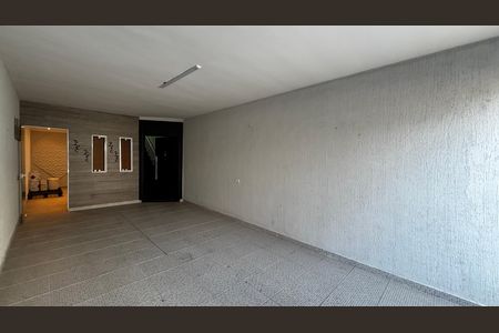 Casa para alugar com 250m², 3 quartos e 4 vagas Casa para alugar com 250m², 3 quartos e 4 vagasGaragem
