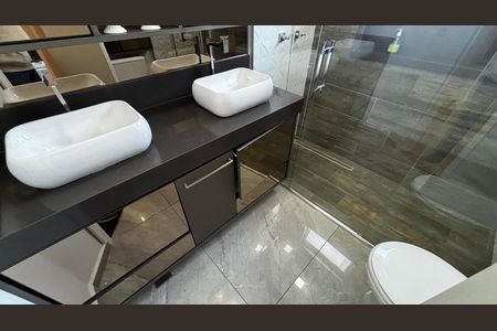 Casa para alugar com 250m², 3 quartos e 4 vagas Casa para alugar com 250m², 3 quartos e 4 vagasBanheiro da Suíte