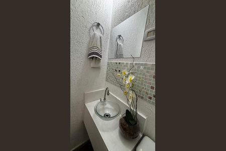 Casa para alugar com 250m², 3 quartos e 4 vagas Casa para alugar com 250m², 3 quartos e 4 vagasBanheiro da Garagem