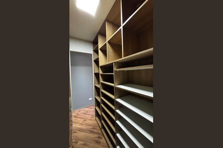 Casa para alugar com 250m², 3 quartos e 4 vagas Casa para alugar com 250m², 3 quartos e 4 vagasCloset da Suíte