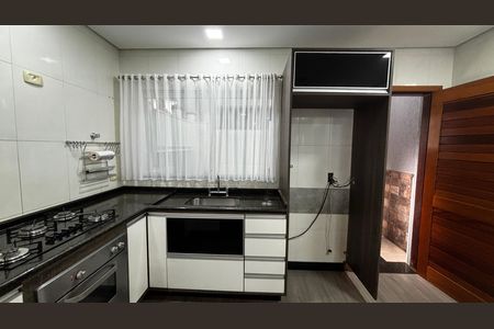 Casa para alugar com 250m², 3 quartos e 4 vagas Casa para alugar com 250m², 3 quartos e 4 vagasCozinha
