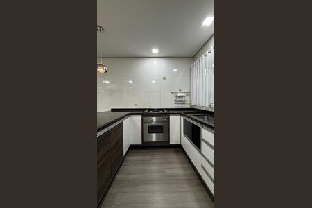 Casa para alugar com 250m², 3 quartos e 4 vagas Casa para alugar com 250m², 3 quartos e 4 vagasCozinha