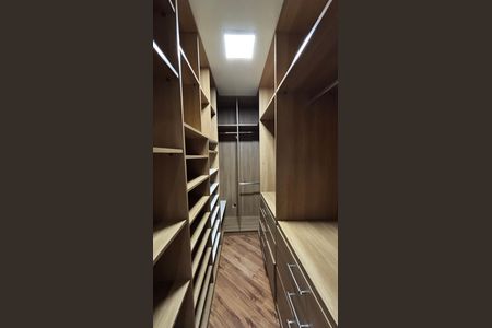 Casa para alugar com 250m², 3 quartos e 4 vagas Casa para alugar com 250m², 3 quartos e 4 vagasCloset da Suíte