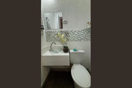 Casa para alugar com 250m², 3 quartos e 4 vagas Casa para alugar com 250m², 3 quartos e 4 vagasBanheiro da Garagem