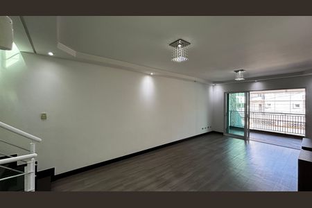 Casa para alugar com 250m², 3 quartos e 4 vagas Casa para alugar com 250m², 3 quartos e 4 vagasSala