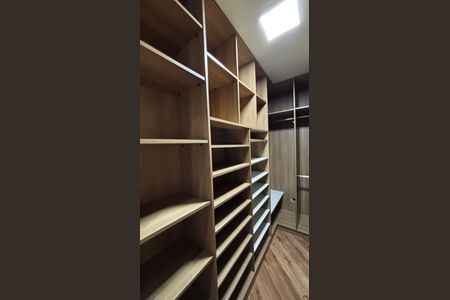 Casa para alugar com 250m², 3 quartos e 4 vagas Casa para alugar com 250m², 3 quartos e 4 vagasCloset da Suíte