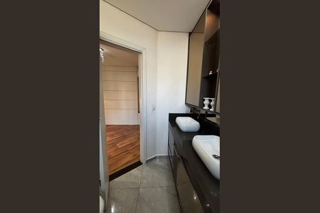 Casa para alugar com 250m², 3 quartos e 4 vagas Casa para alugar com 250m², 3 quartos e 4 vagasBanheiro da Suíte