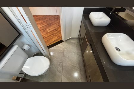 Casa para alugar com 250m², 3 quartos e 4 vagas Casa para alugar com 250m², 3 quartos e 4 vagasBanheiro da Suíte