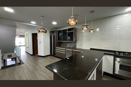 Casa para alugar com 250m², 3 quartos e 4 vagas Casa para alugar com 250m², 3 quartos e 4 vagasCozinha