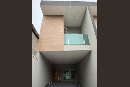 Casa à venda com 120m², 3 quartos e 2 vagas Casa à venda com 120m², 3 quartos e 2 vagasVaranda
