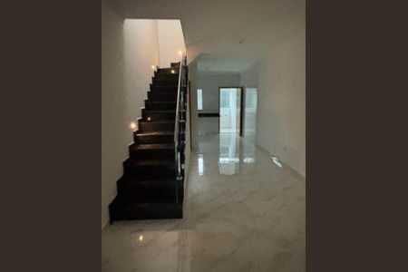 Casa à venda com 120m², 3 quartos e 2 vagas Casa à venda com 120m², 3 quartos e 2 vagasCorredor