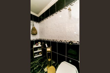 Apartamento à venda com 150m², 3 quartos e 1 vaga Apartamento à venda com 150m², 3 quartos e 1 vagaBanheiro da Suíte 2