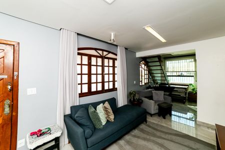 Apartamento à venda com 150m², 3 quartos e 1 vaga Apartamento à venda com 150m², 3 quartos e 1 vagaSala