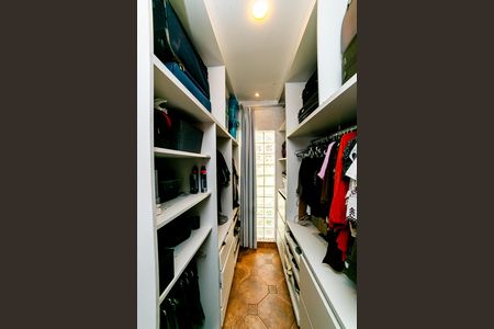 Apartamento à venda com 150m², 3 quartos e 1 vaga Apartamento à venda com 150m², 3 quartos e 1 vagaCloset da suíte 2