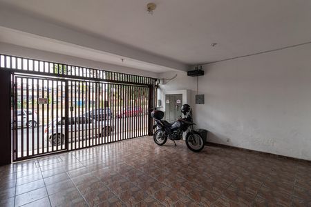 Casa à venda com 218m², 1 quarto e 2 vagas Casa à venda com 218m², 1 quarto e 2 vagasÁrea Comum
