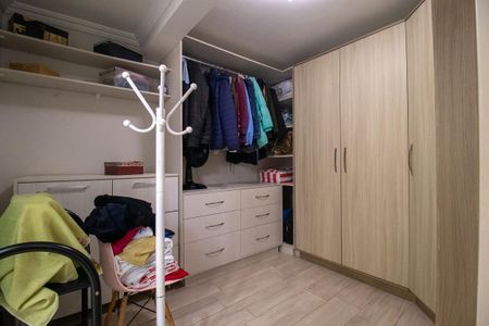 Casa de condomínio à venda com 110m², 2 quartos e 2 vagas Casa de condomínio à venda com 110m², 2 quartos e 2 vagasCloset da suíte