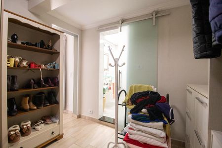 Casa de condomínio à venda com 110m², 2 quartos e 2 vagas Casa de condomínio à venda com 110m², 2 quartos e 2 vagasCloset da suíte