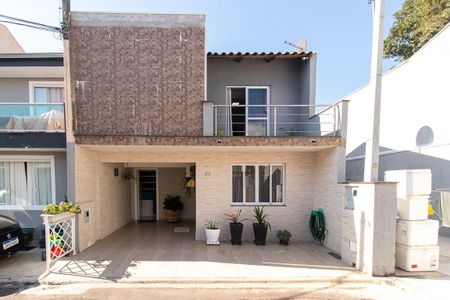 Casa de condomínio à venda com 110m², 2 quartos e 2 vagas Casa de condomínio à venda com 110m², 2 quartos e 2 vagasFachada