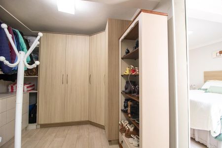 Casa de condomínio à venda com 110m², 2 quartos e 2 vagas Casa de condomínio à venda com 110m², 2 quartos e 2 vagasCloset da suíte