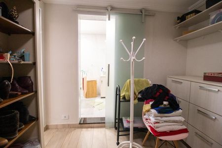 Casa de condomínio à venda com 110m², 2 quartos e 2 vagas Casa de condomínio à venda com 110m², 2 quartos e 2 vagasCloset da suíte