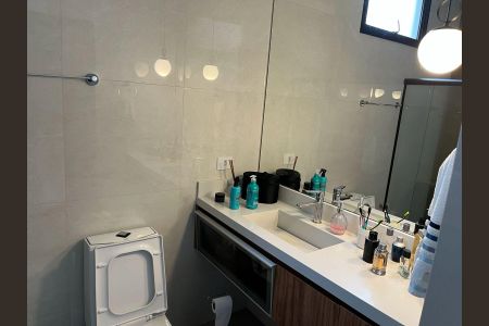 Casa de condomínio para alugar com 300m², 4 quartos e 5 vagas Casa de condomínio para alugar com 300m², 4 quartos e 5 vagasBanheiro