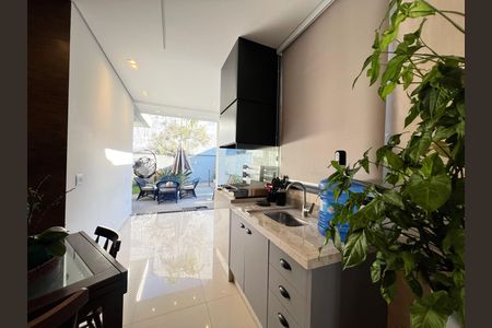 Casa de condomínio para alugar com 300m², 4 quartos e 5 vagas Casa de condomínio para alugar com 300m², 4 quartos e 5 vagasCozinha