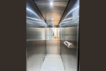 Casa de condomínio para alugar com 300m², 4 quartos e 5 vagas