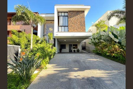 Casa de condomínio para alugar com 300m², 4 quartos e 5 vagas