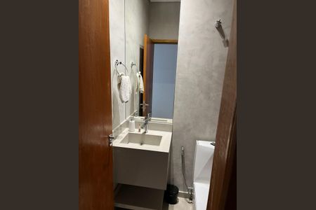 Casa de condomínio para alugar com 300m², 4 quartos e 5 vagas Casa de condomínio para alugar com 300m², 4 quartos e 5 vagasBanheiro