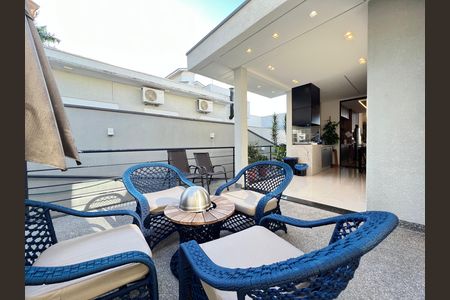 Casa de condomínio para alugar com 300m², 4 quartos e 5 vagas Casa de condomínio para alugar com 300m², 4 quartos e 5 vagasÁrea externa
