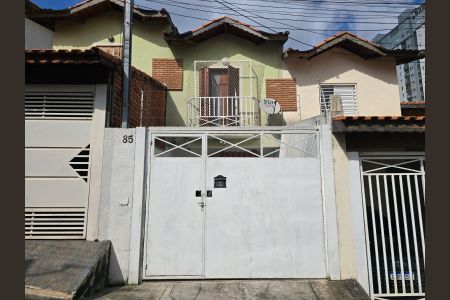 Casa à venda com 100m², 2 quartos e 1 vaga Casa à venda com 100m², 2 quartos e 1 vagaFachada