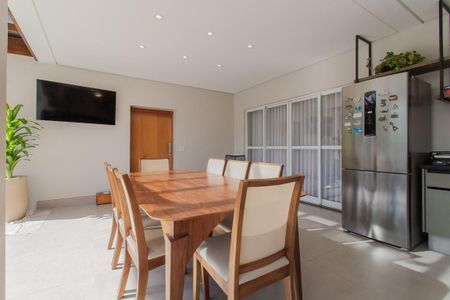 Casa de condomínio para alugar com 321m², 3 quartos e 4 vagas Casa de condomínio para alugar com 321m², 3 quartos e 4 vagasÁrea comum - Churrasqueira