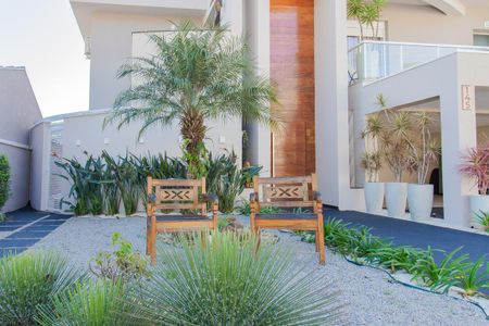 Casa de condomínio para alugar com 321m², 3 quartos e 4 vagas Casa de condomínio para alugar com 321m², 3 quartos e 4 vagasFachada