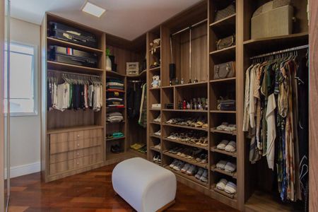 Casa de condomínio para alugar com 321m², 3 quartos e 4 vagas Casa de condomínio para alugar com 321m², 3 quartos e 4 vagasCloset