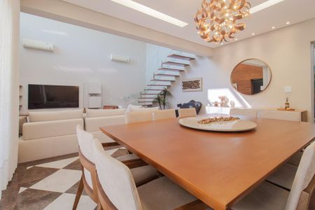 Casa de condomínio para alugar com 321m², 3 quartos e 4 vagas Casa de condomínio para alugar com 321m², 3 quartos e 4 vagasSala de jantar