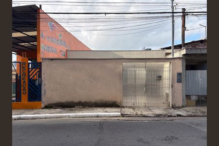 Casa para alugar com 110m², 3 quartos e 3 vagas Casa para alugar com 110m², 3 quartos e 3 vagasFachada