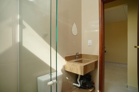 Casa para alugar com 62m², 2 quartos e sem vaga Casa para alugar com 62m², 2 quartos e sem vagaBanheiro Social