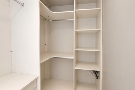 Apartamento para alugar com 530m², 4 quartos e 3 vagas Apartamento para alugar com 530m², 4 quartos e 3 vagasDormitório - Closet 1