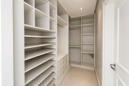 Apartamento para alugar com 530m², 4 quartos e 3 vagas Apartamento para alugar com 530m², 4 quartos e 3 vagasDormitório - Closet 1