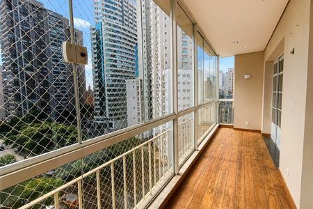 Apartamento para alugar com 530m², 4 quartos e 3 vagas Apartamento para alugar com 530m², 4 quartos e 3 vagasVaranda e Vista