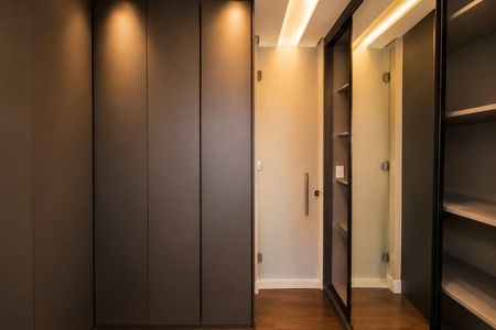 Apartamento para alugar com 530m², 4 quartos e 3 vagas Apartamento para alugar com 530m², 4 quartos e 3 vagasDormitório - Closet 2