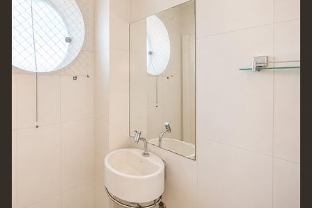 Apartamento para alugar com 530m², 4 quartos e 3 vagas Apartamento para alugar com 530m², 4 quartos e 3 vagasBanheiro de Serviço