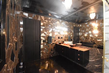 Casa à venda com 415m², 3 quartos e 4 vagasBanheiro da Suíte