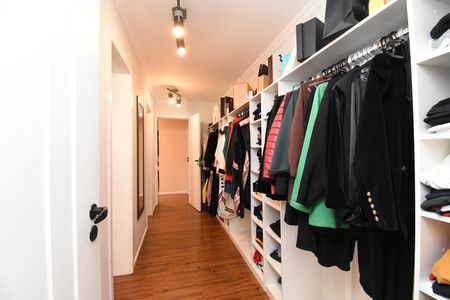 Casa à venda com 415m², 3 quartos e 4 vagasCloset da Suíte